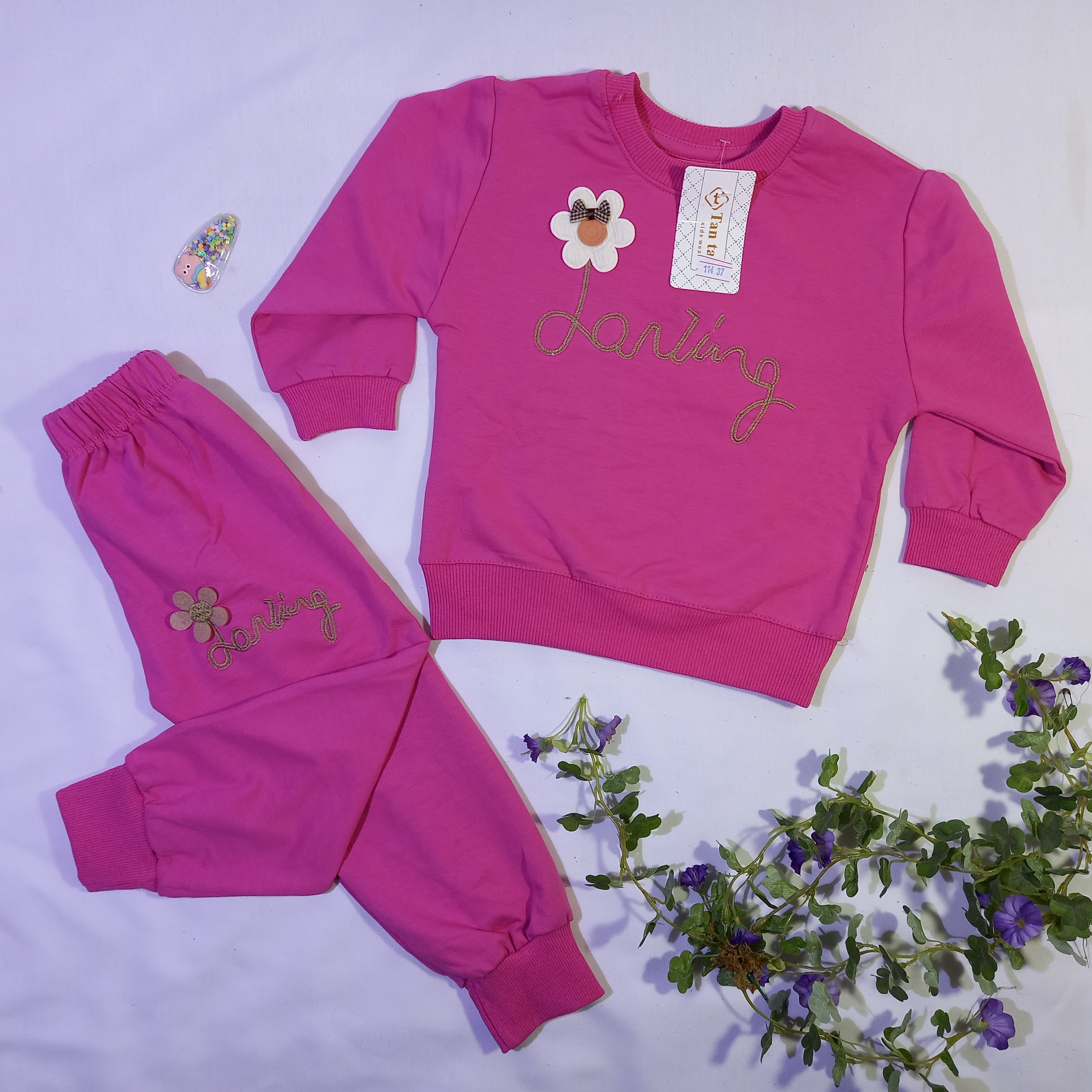 ست بلوز و شلوار دخترانه پاییزه رنگ صورتی پررنگ باگلدوزی و گل برجسته جنس دورس سایز 32 و 37 کد 1018